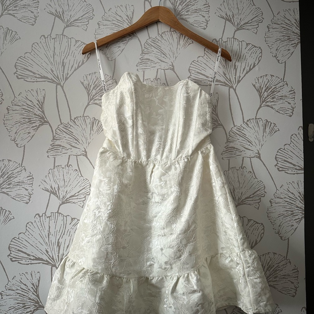 Elegant White Floral Dress